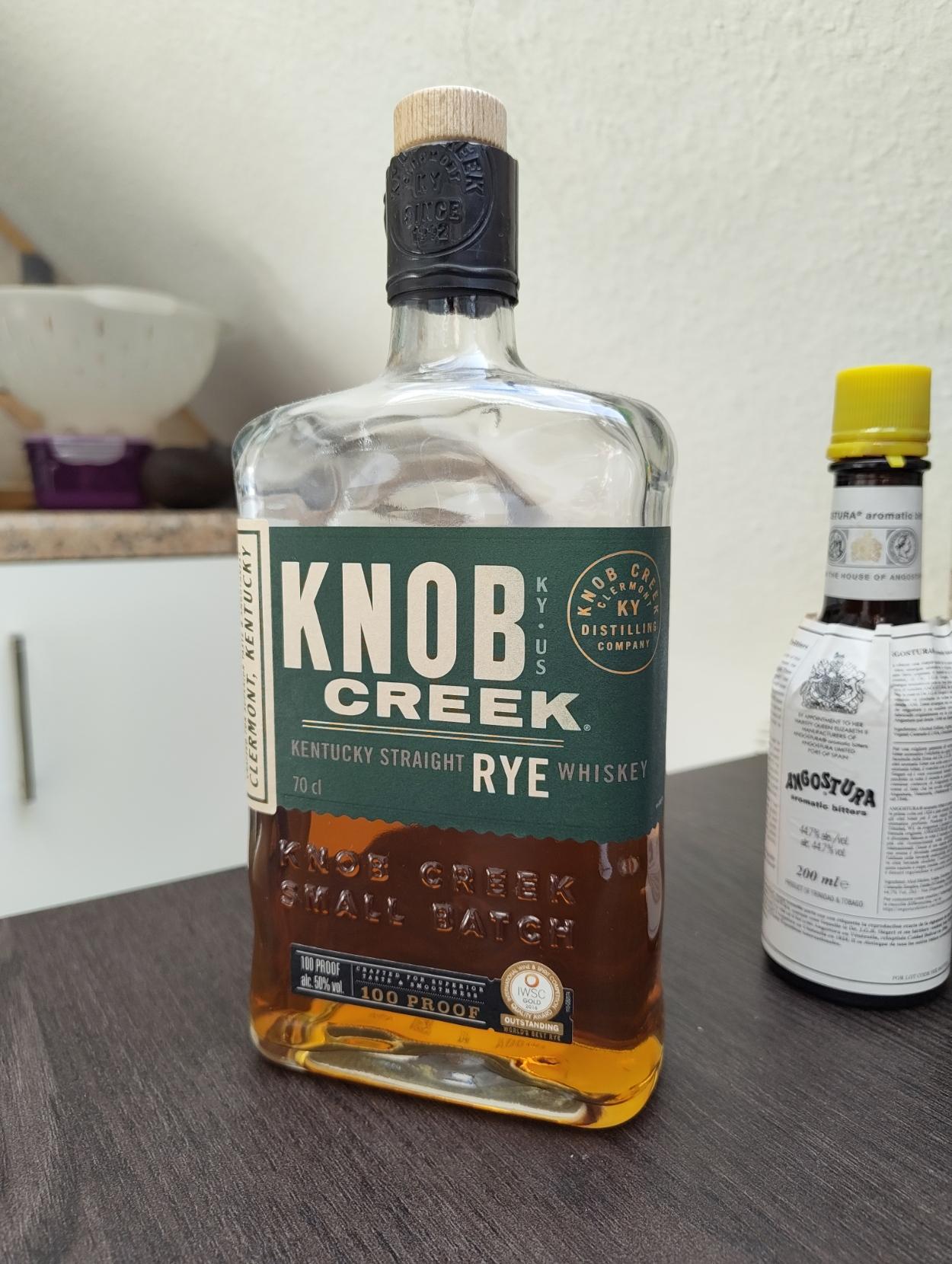 A photo of a bottle of Knob Creek rye.